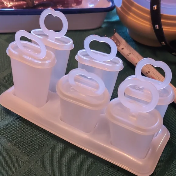 Heart-Shaped Handle Tupperware Popsicle Molds - Picture 3 of 7